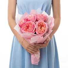 Яркие пионовидные розы