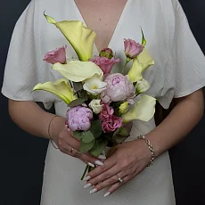 Букет невесты с пионами и каллами