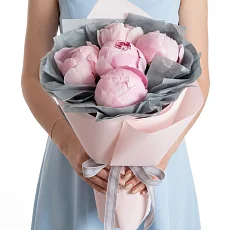 Букет из 5 Пионов Сара Бернар в упаковке
