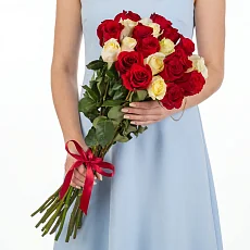 21 Красная и белая роза Эквадор