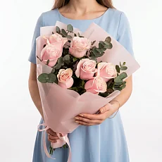 Букет из 7 Роз с эвкалиптом