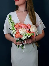 Свадебный букет из гортензии и роз