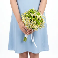 Букет невесты с ромашками и хризантемой