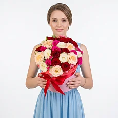 Розы пионовидные микс в шляпной коробке