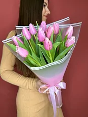 11 Розовых тюльпанов в упаковке