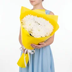 Хризантемы в желтой упаковке