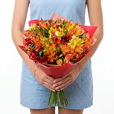 Букет микс из 17 альстромерий