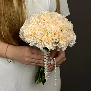 Букет невесты из 15 гвоздик