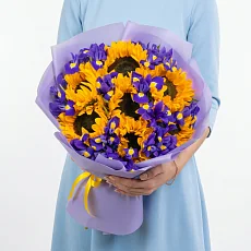 Подсолнухи и ирисы