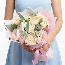 11 Ранункулюсов с эвкалиптом