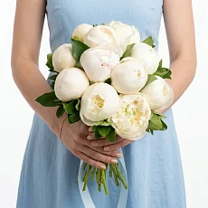 Букет невесты из 11 Белых Пионов