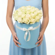 Шляпная коробка "31 белая роза"