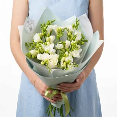 Фрезии в нежной упаковке