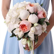 Букет невесты с пионами и пионовидными розами
