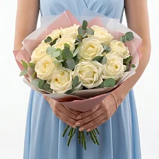 Белые Кенийские розы с зеленью