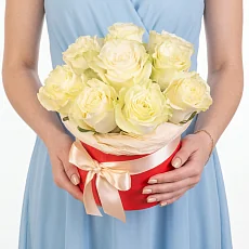 Коробочка с белыми розами