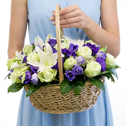Корзина с лилией и розой
