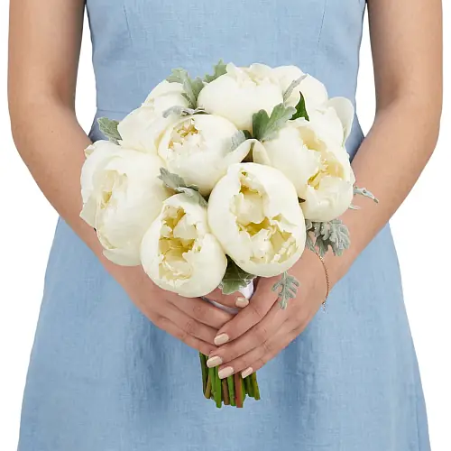 Свадебных букет из белых пионов