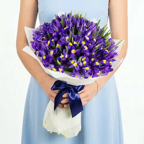 45 Ирисов в белой упаковке