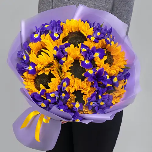 Подсолнухи и ирисы