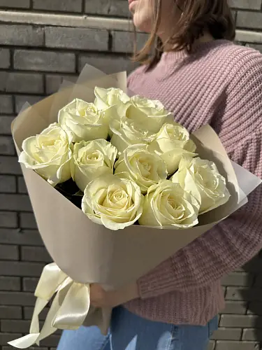 Букет живых цветов из 11 Белых роз