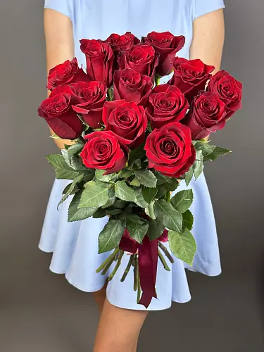 Красные розы 15 шт