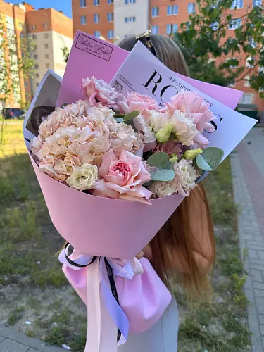 Эустомы и гортензия