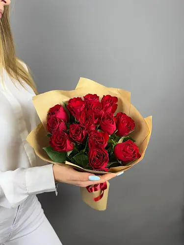 15 белых эквадорских роз