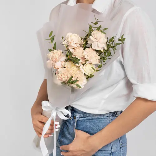 9 Коричневых Гвоздик в упаковке 