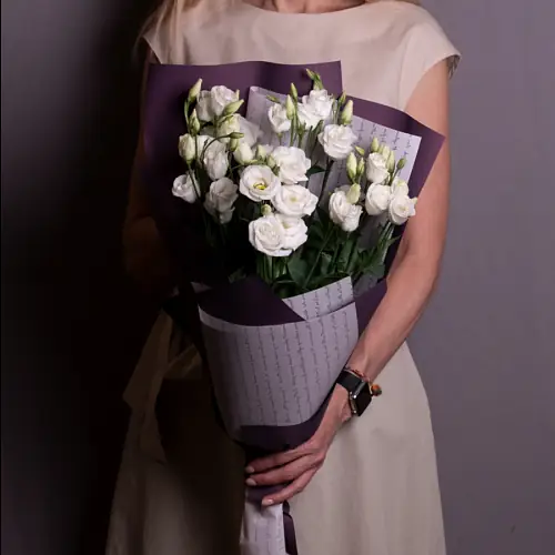 7 Белых Лизиантусов