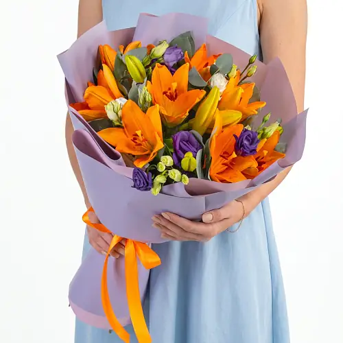 Букет из лилий и эустом