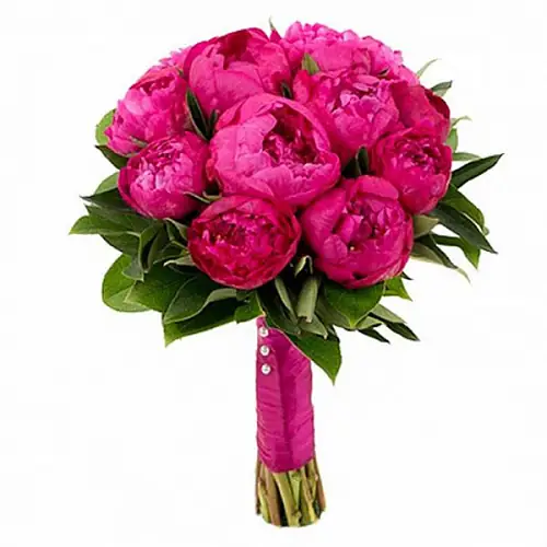 Букет с малиновыми пионами