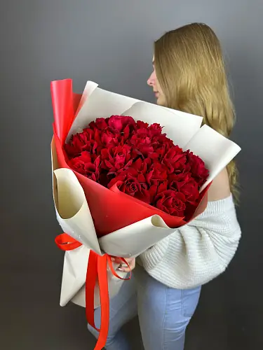 Букет живых цветов из 15 роз