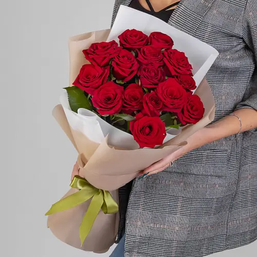 15 Красных Роз Эквадор в упаковке 