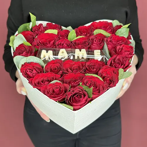 Коробка сердце с розами "Маме"