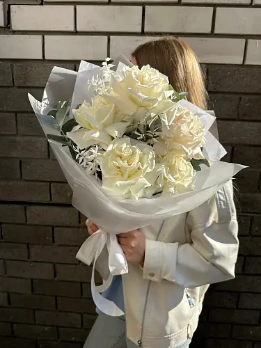 5 Роз с эвкалиптом в упаковке 