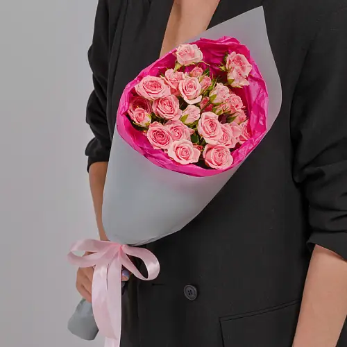 Букет нежных роз в упаковке