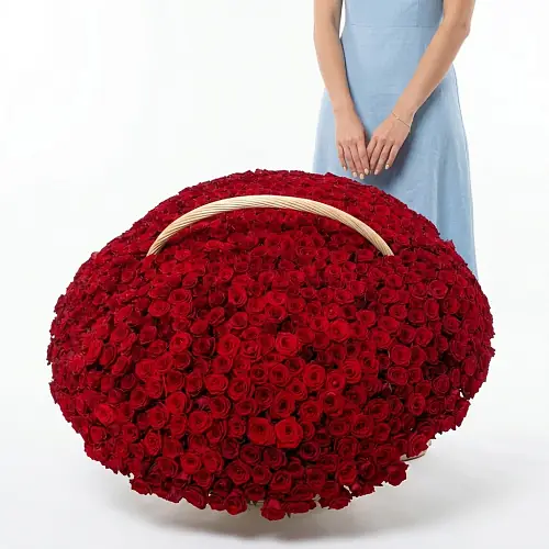 Цветы в корзине 1001 Красная роза Эквадор