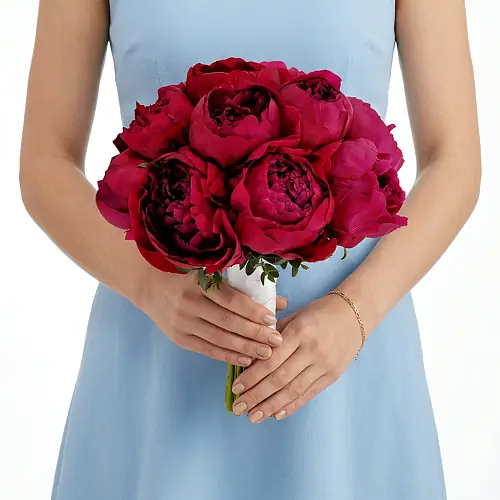 Свадебный букет с бордовыми пионами