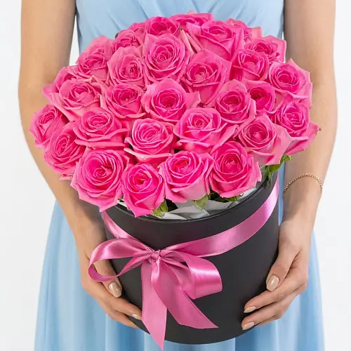 35 Розовых Роз в Коробке