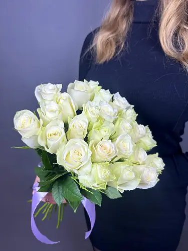 Букет живых цветов из 25 Белых Роз