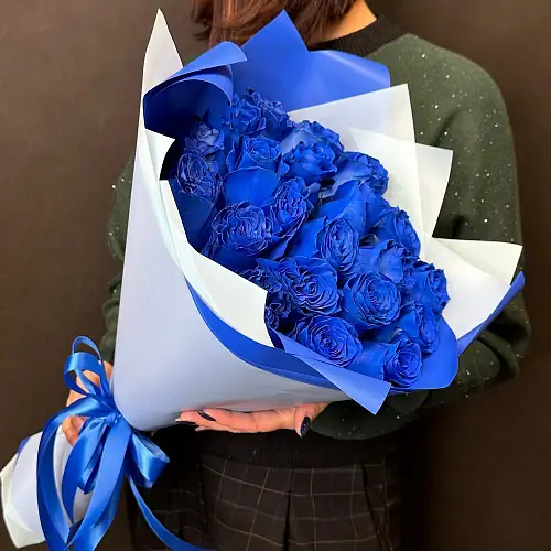25 Синих ярких роз в упаковке 