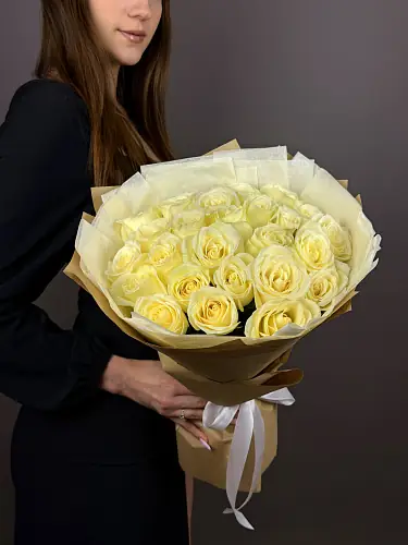 Букет из роз в крафте 