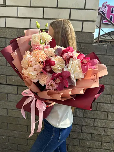 Роза и орхидеи