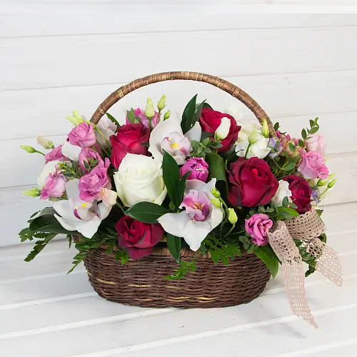 Корзина "Влюбленная цветочница"