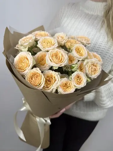 Букет живых цветов из 5 кустовых роз