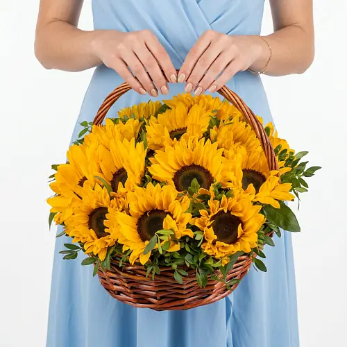 15 Подсолнухов в корзине