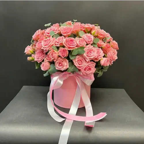 Нежные кустовые розы в коробке 