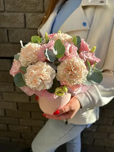 Композиция с эустомой и диантусами