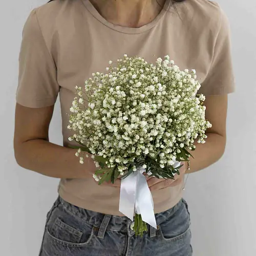 Композиция из гипсофилы и зелени для невесты